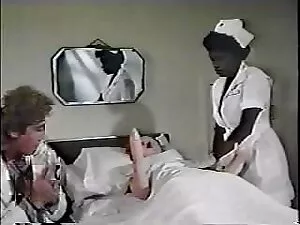 الفتيات في النادي أف ...
