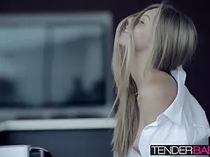 طلب من رئيسه البقاء  ...